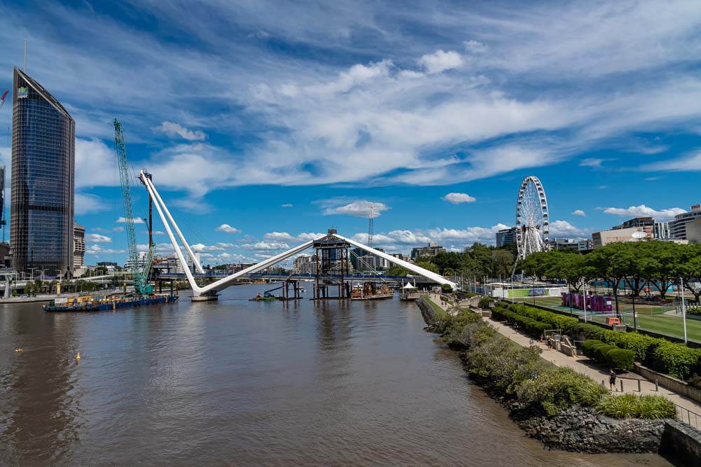 Brisbane river with Brisbane Eye and southbank in view, one of the best places to stay in Brisbane